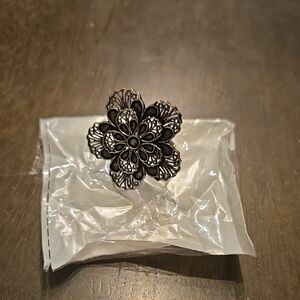 Elegant Black Floral Ring